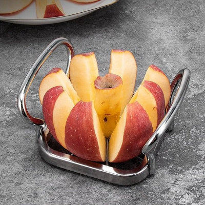 pomme coupé en quartier avec coupe legumes