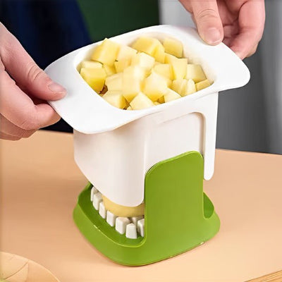 pomme de terre en cube avec le coupe legumes