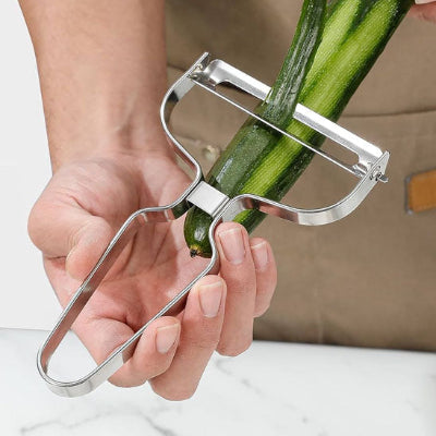 Econome s'adapte a la forme des legumes pour un epluchage precis et sans gaspillage