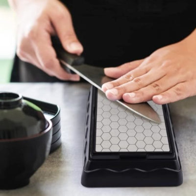 Aiguiseur couteau permet affûtage précis et durable grâce à  revêtement abrasif