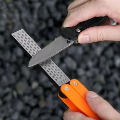 aiguiseur couteau texture diamantée permettant d'affûter et de polir les lames émoussées