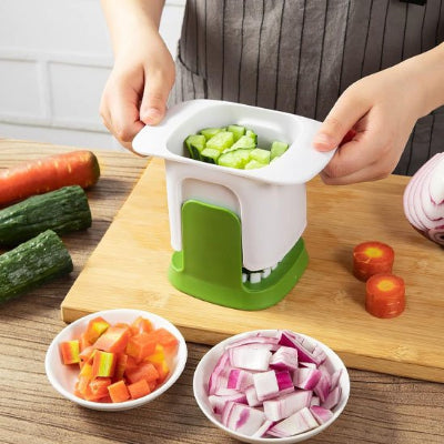concombre coupé en batonnet avec le coupe legumes