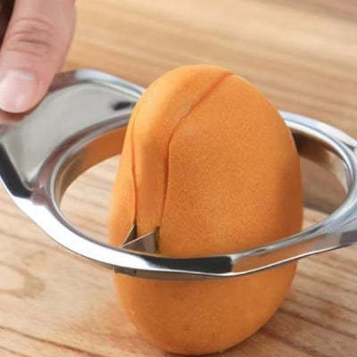 coupe légumes de forme ovale avec poignées latérales facilitant la prise en main