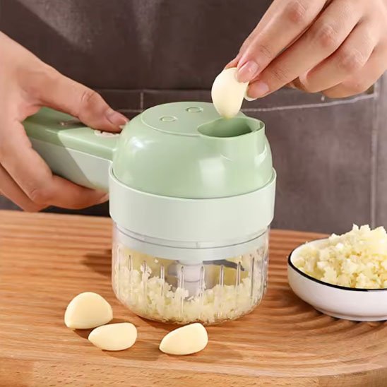 Coupe légumes électrique doté de trou de remplissage  des aliments