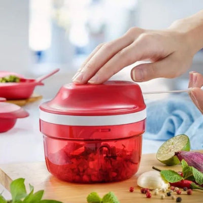 Hachoir avec contenant transparent qui permet de visualiser la découpe des aliments