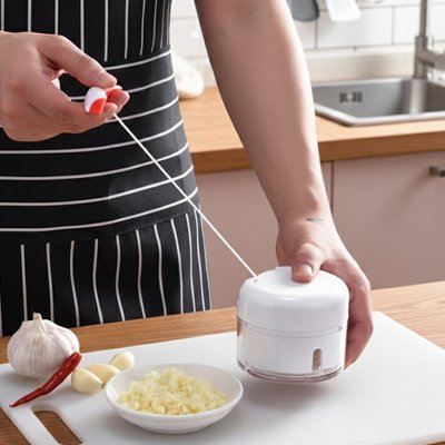 Mini hachoir lames en acier inoxydable hachent les aliments en quelques secondes