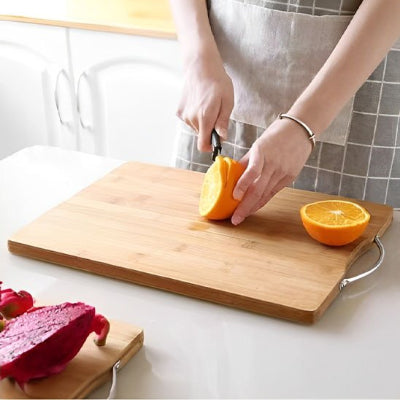 Planche à découper fabrication en bambou offrant robustesse et résistance à l'humidité