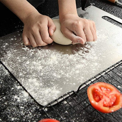 Planche a découper hygiénique adaptée au contact direct avec les préparations culinaires